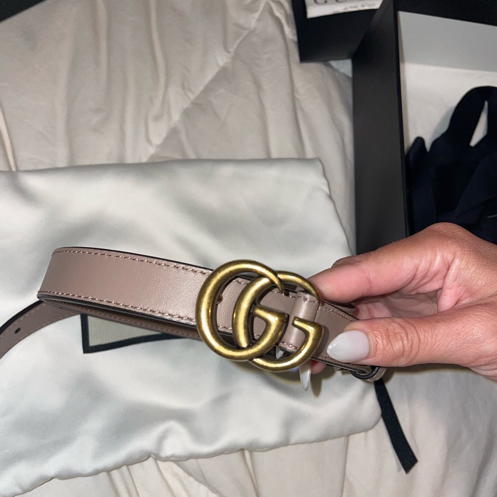 Gucci Women's Brown Leather Belt with Gold GG Buckle - Picture 3 of 6